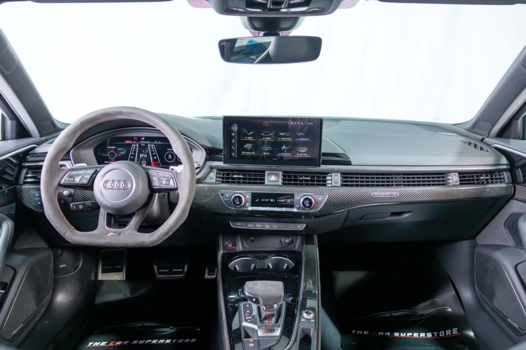 ️Audi RS4 Avant Image