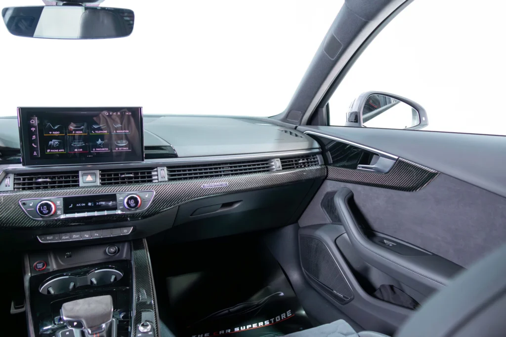 ️Audi RS4 Avant Image