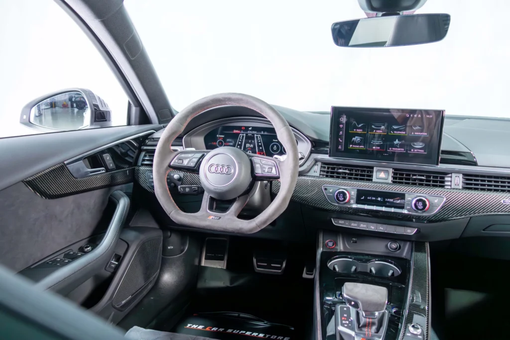 ️Audi RS4 Avant Image