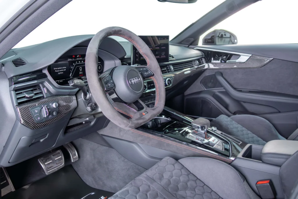 ️Audi RS4 Avant Image