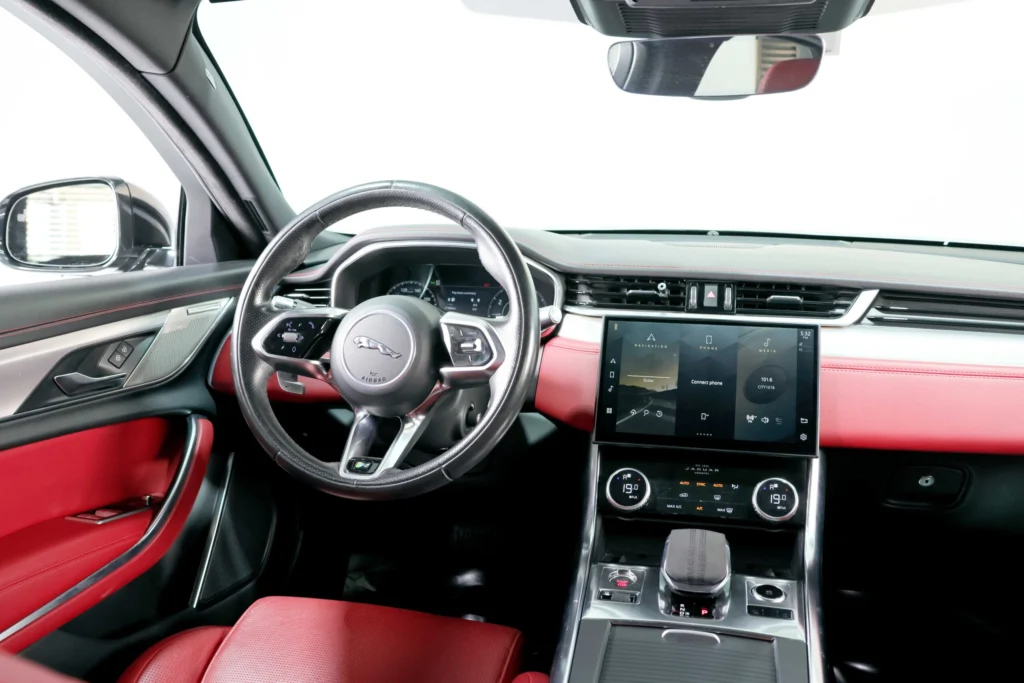 Jaguar XF R Sport Image