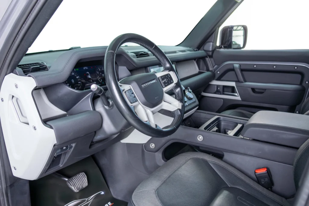 Land Rover Defender 110 P400 SE – Image 12
