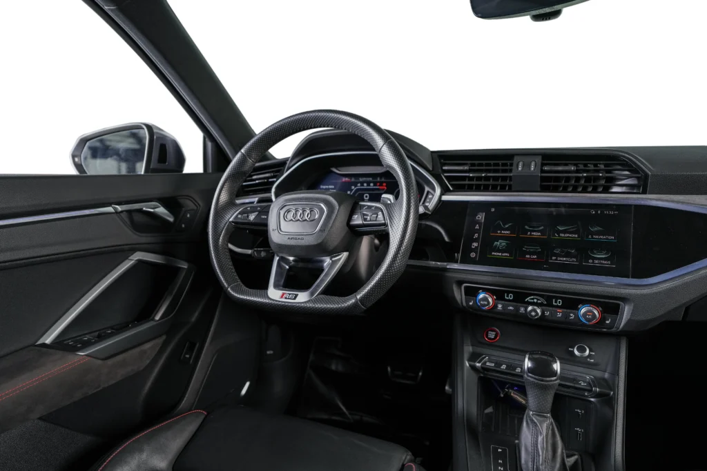 Audi ️RSQ3 Sportback Image