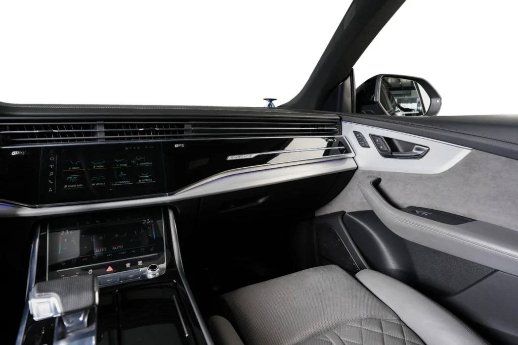 Audi Q8 S line Image