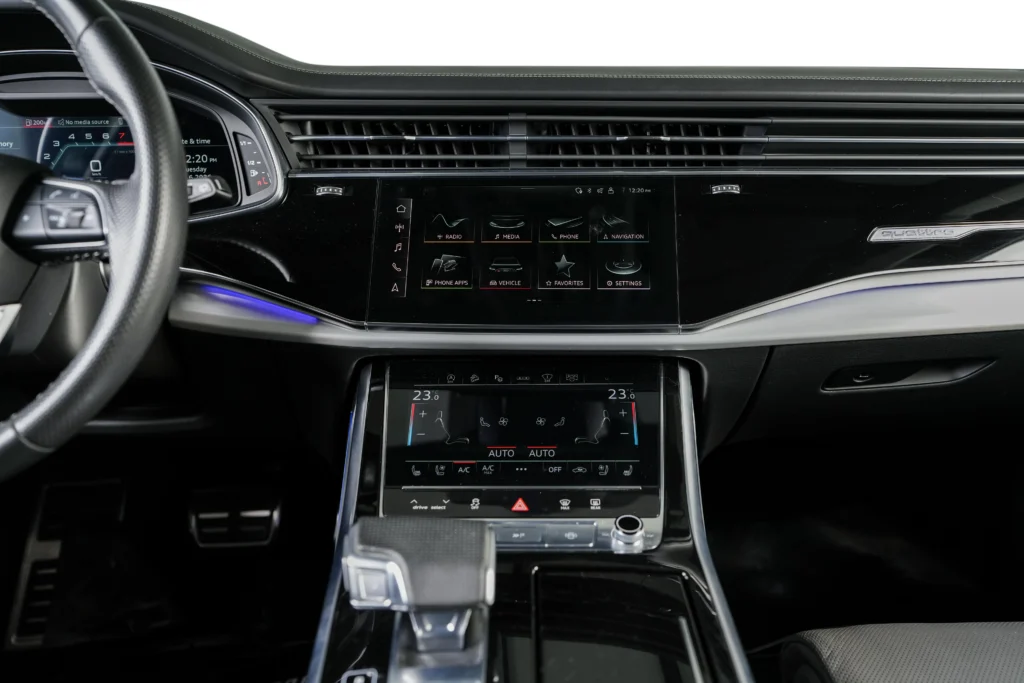 Audi Q8 S line Image