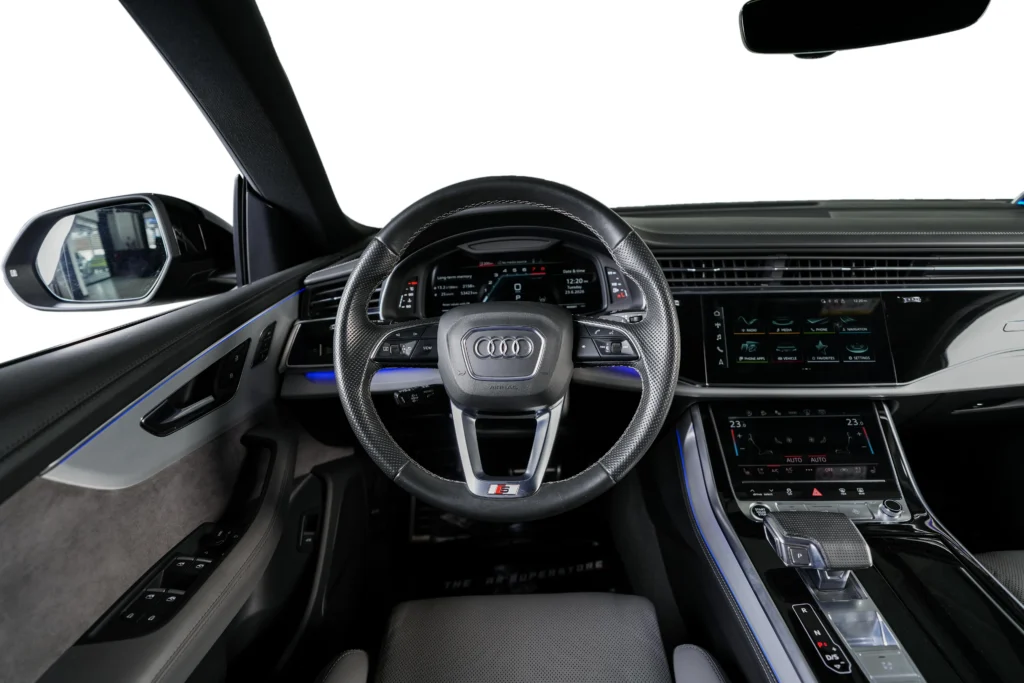 Audi Q8 S line Image
