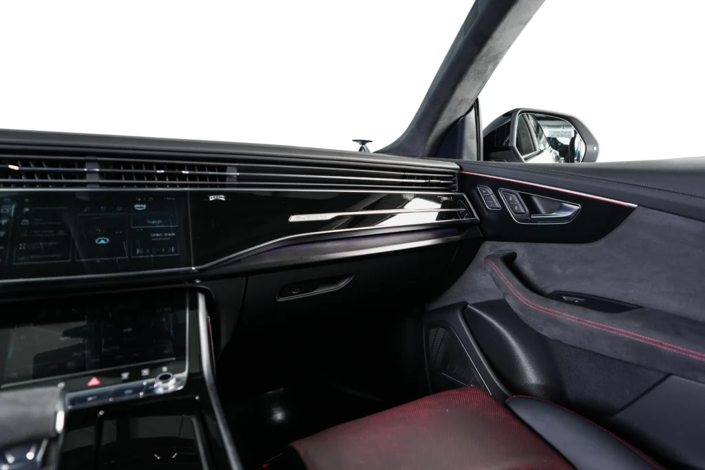 AUDI RSQ8 Performance Image
