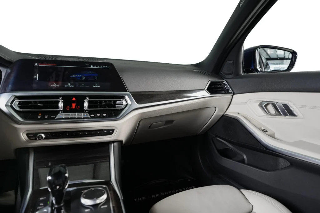 BMW 330i – Image 10