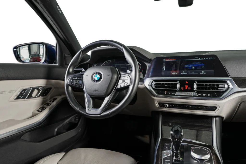BMW 330i – Image 11