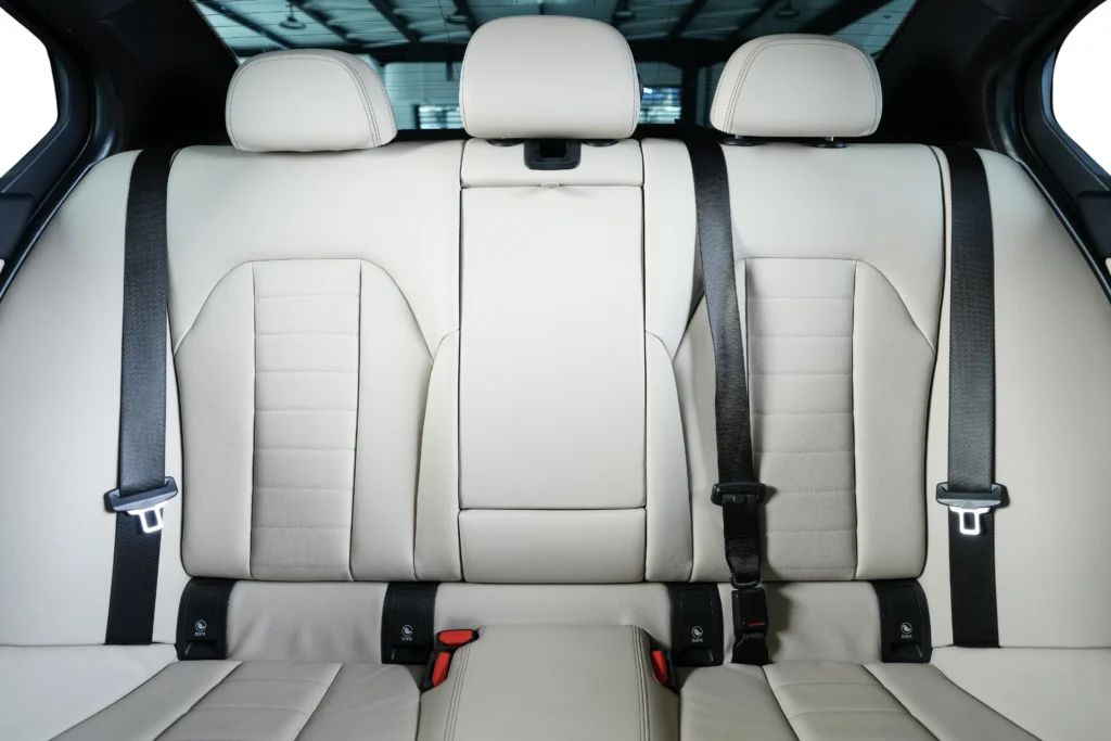 BMW 330i – Image 16