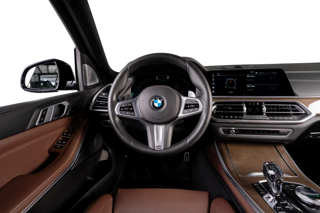 BMW X5 M50i Image