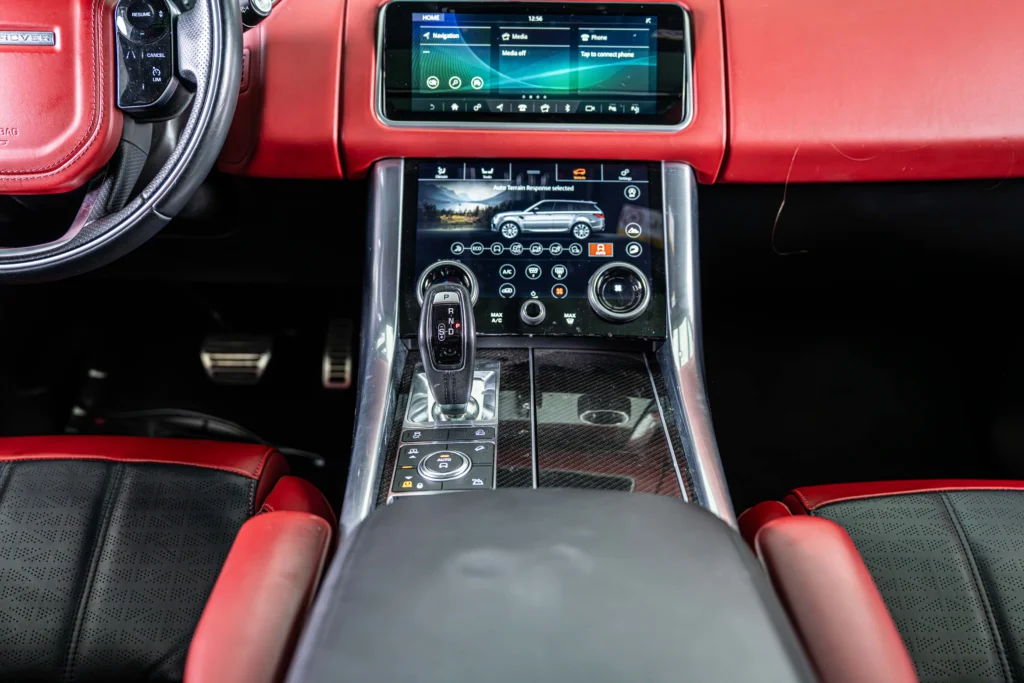 Range Rover Sport V8 Dynamic Image
