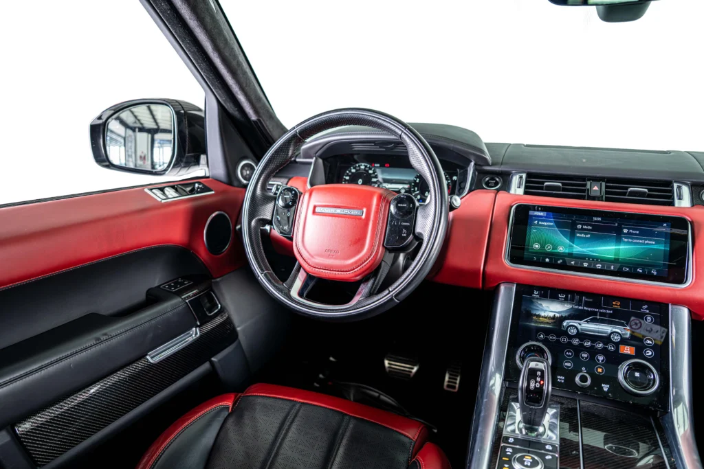 Range Rover Sport V8 Dynamic Image