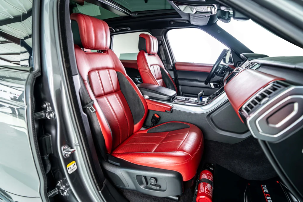 Range Rover Sport V8 Dynamic Image