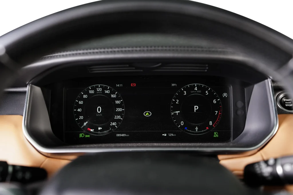 Land Rover Range Rover Sport HSE Dynamic Image