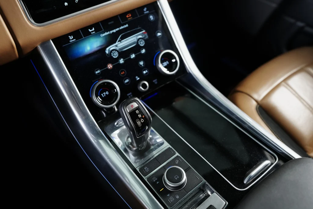 Land Rover Range Rover Sport HSE Dynamic Image