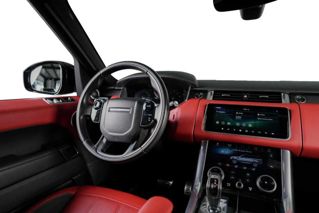 Land Rover Range Rover Sport HSE Dynamic Image