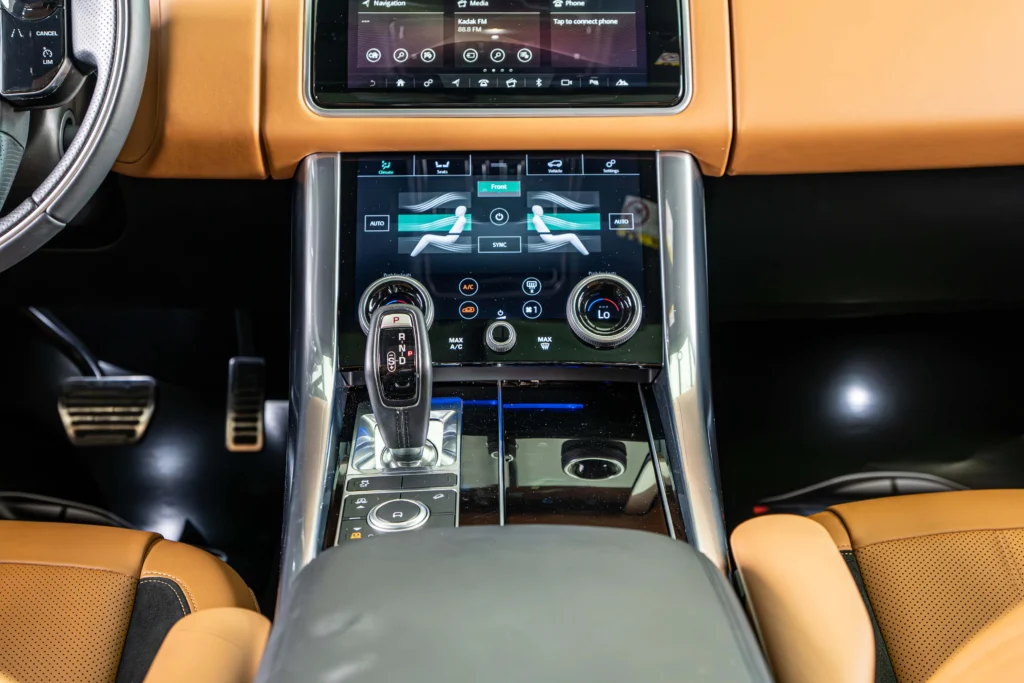 Range Rover Sport HSE Dynamic Image