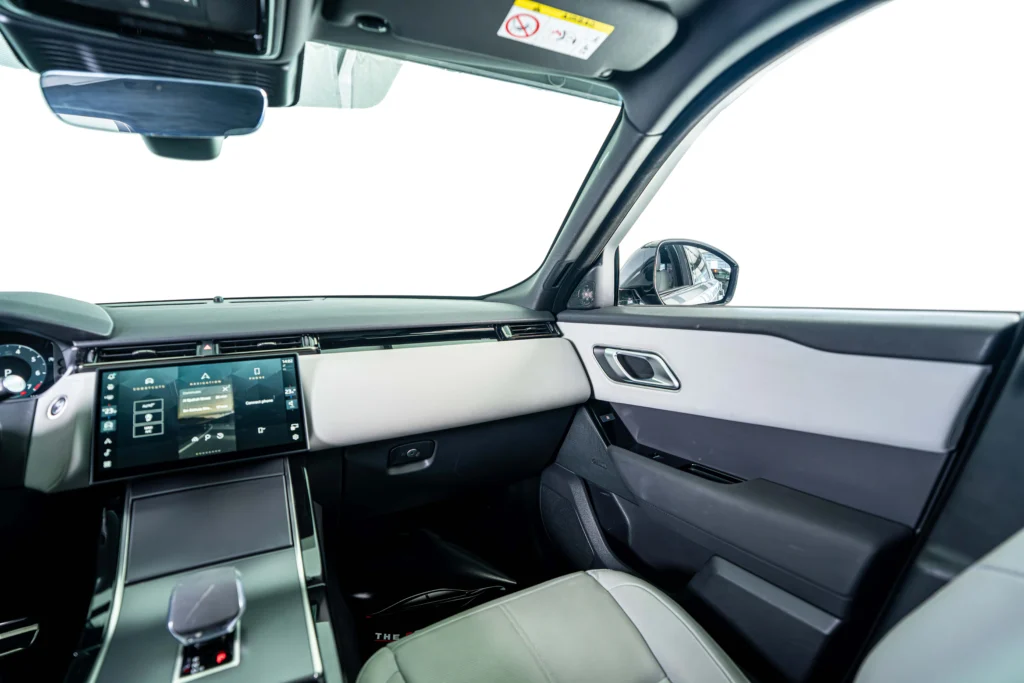 Land Rover Range Rover Velar R-Dynamic SE – Image 10