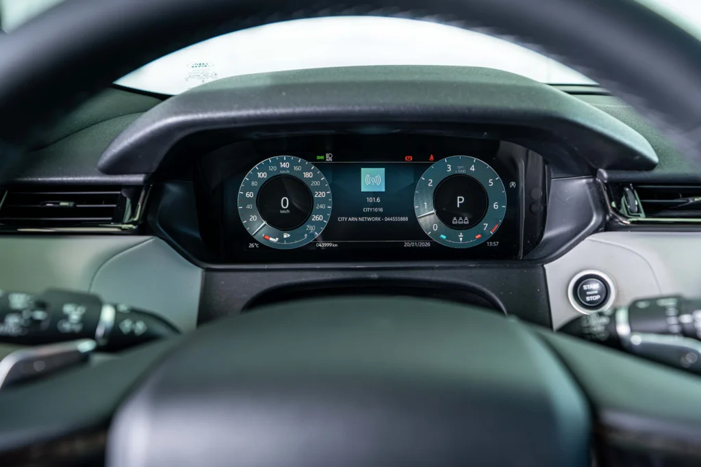 Land Rover Range Rover Velar R-Dynamic SE – Image 15