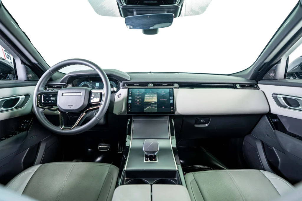 Land Rover Range Rover Velar R-Dynamic SE – Image 9