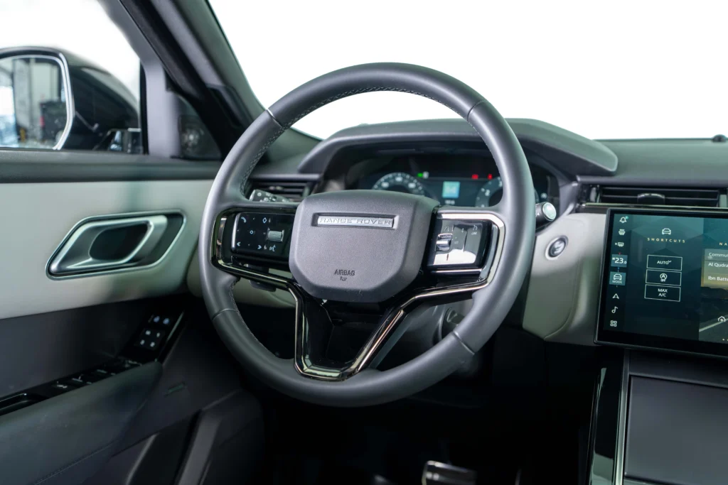 Land Rover Range Rover Velar R-Dynamic SE – Image 13