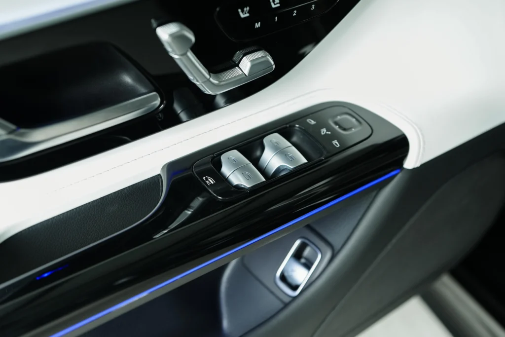 Mercedes-Benz SL-Class SL 63 AMG – Image 25