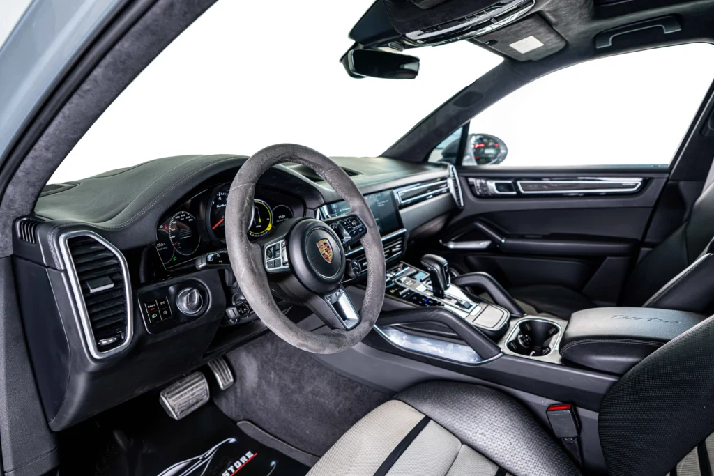 Porsche Cayenne Turbo Image