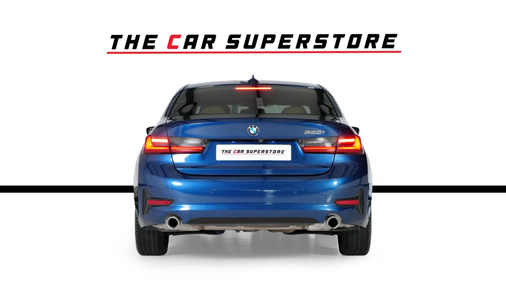 BMW 320i Luxury Image