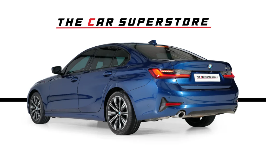 BMW 320i Luxury Image