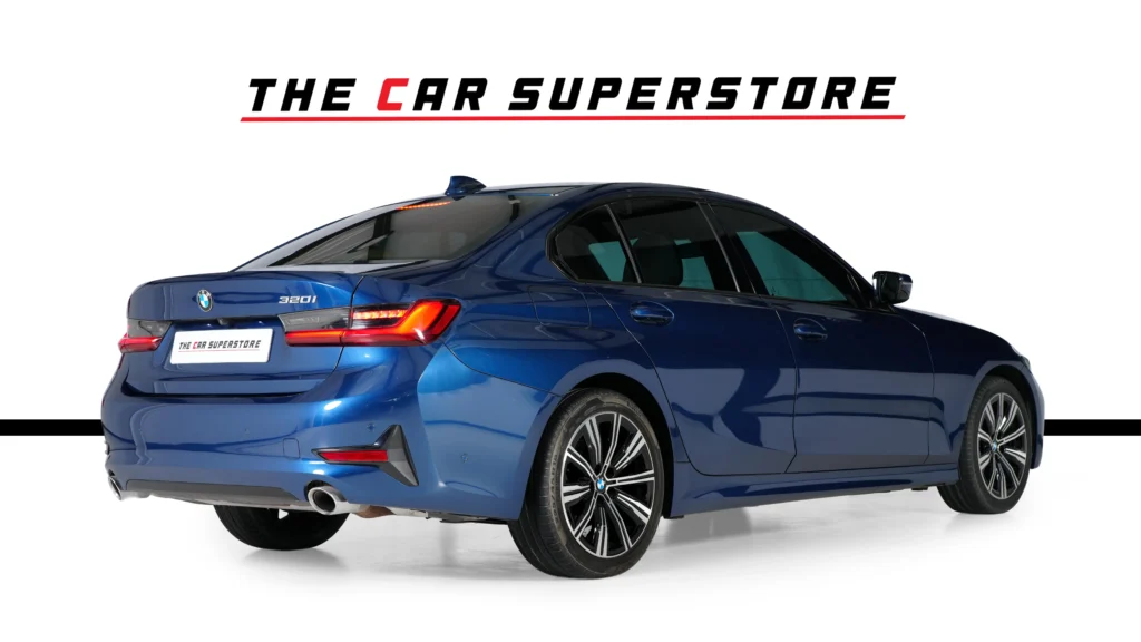 BMW 320i Luxury Image