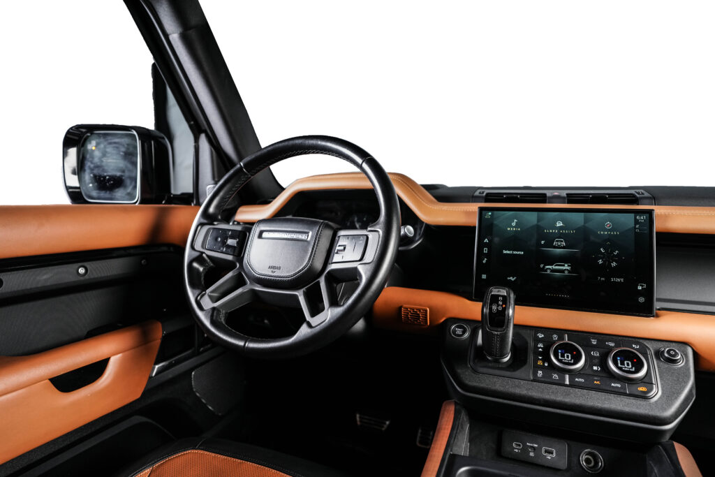 Land Rover Defender 110 P400 X Dynamic Image