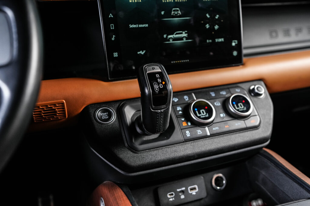 Land Rover Defender 110 P400 X Dynamic Image