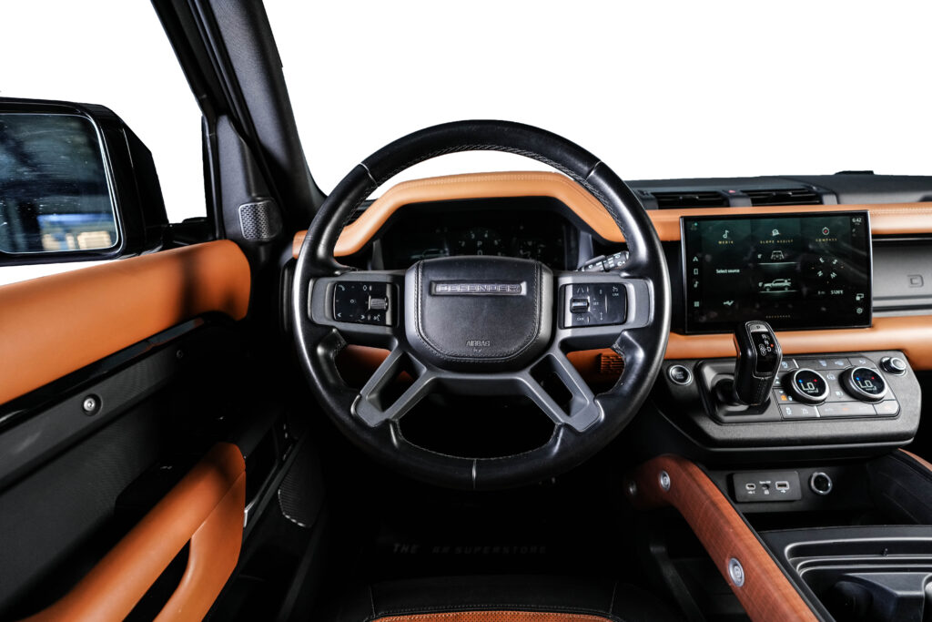 Land Rover Defender 110 P400 X Dynamic Image