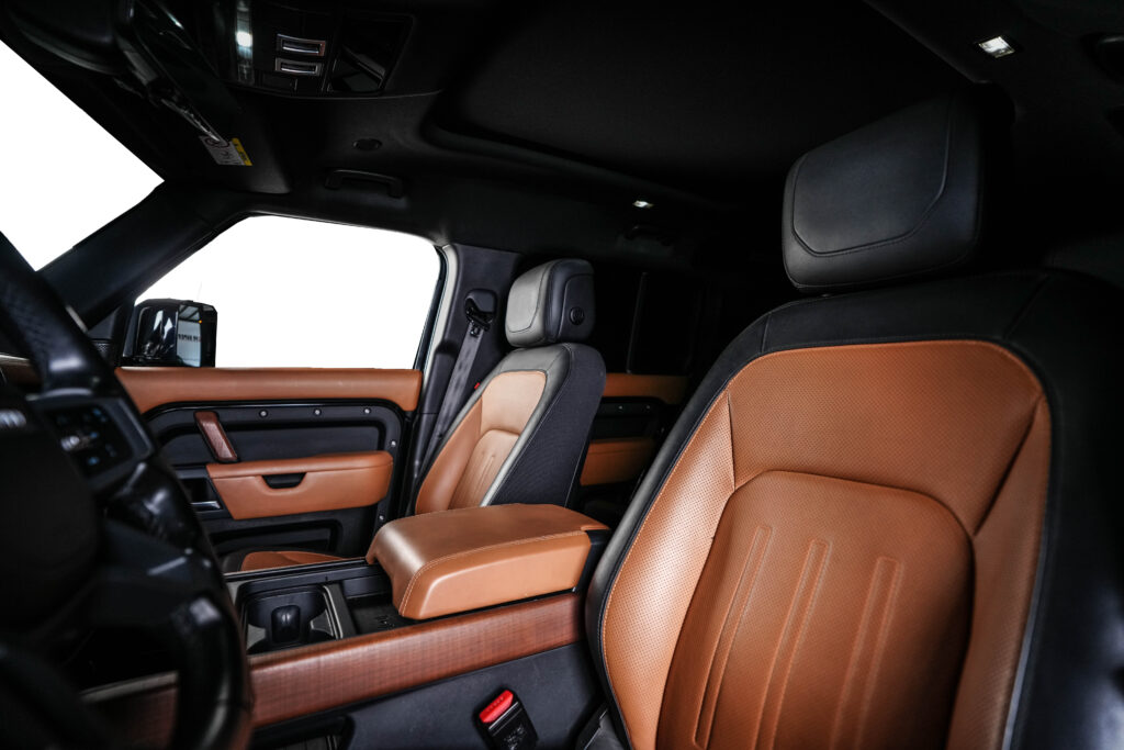 Land Rover Defender 110 P400 X Dynamic Image