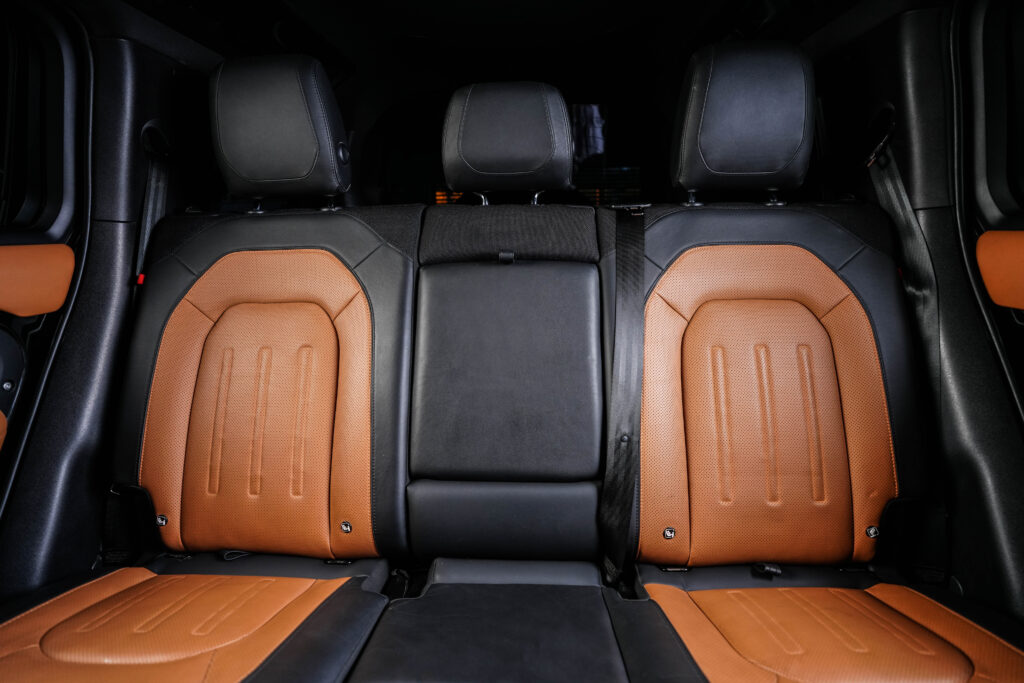Land Rover Defender 110 P400 X Dynamic Image