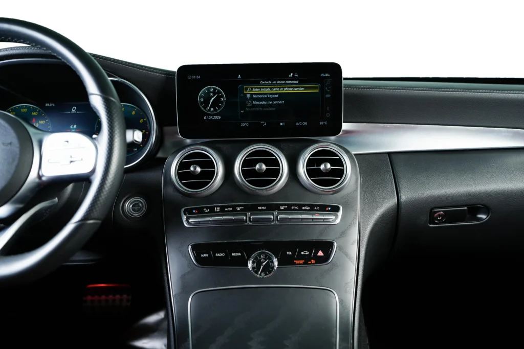 Mercedes-Benz C200 Image