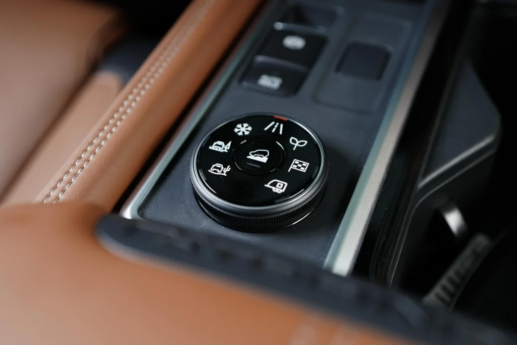 Nissan Pathfinder SL 4WD Image