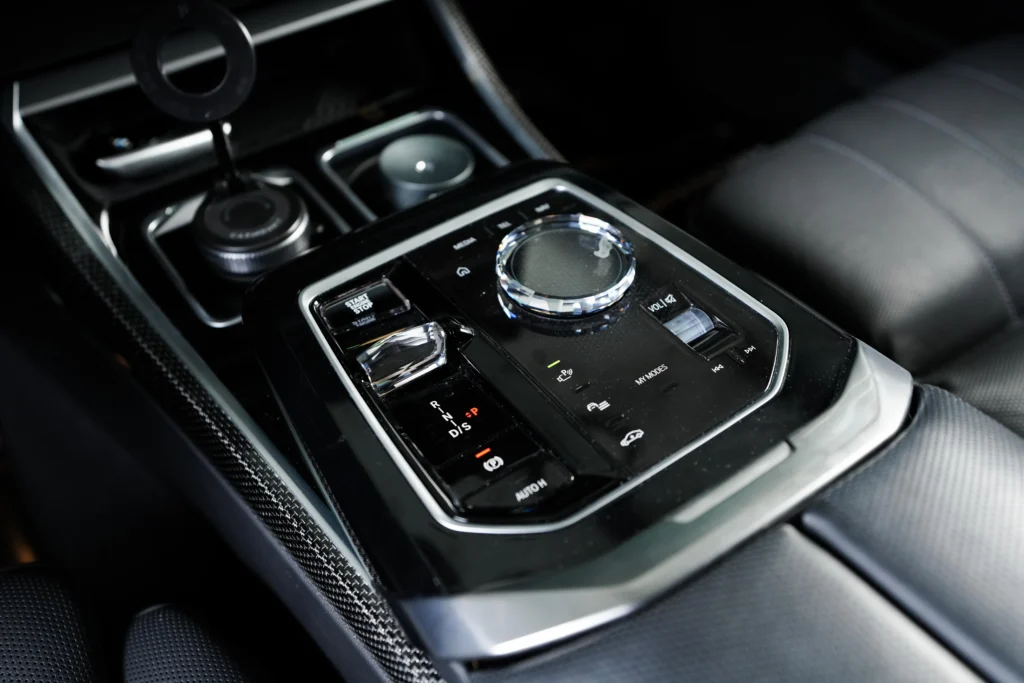 BMW 750e M-sport Image