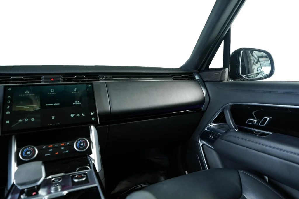 Land Rover Range Rover P400 SE Image