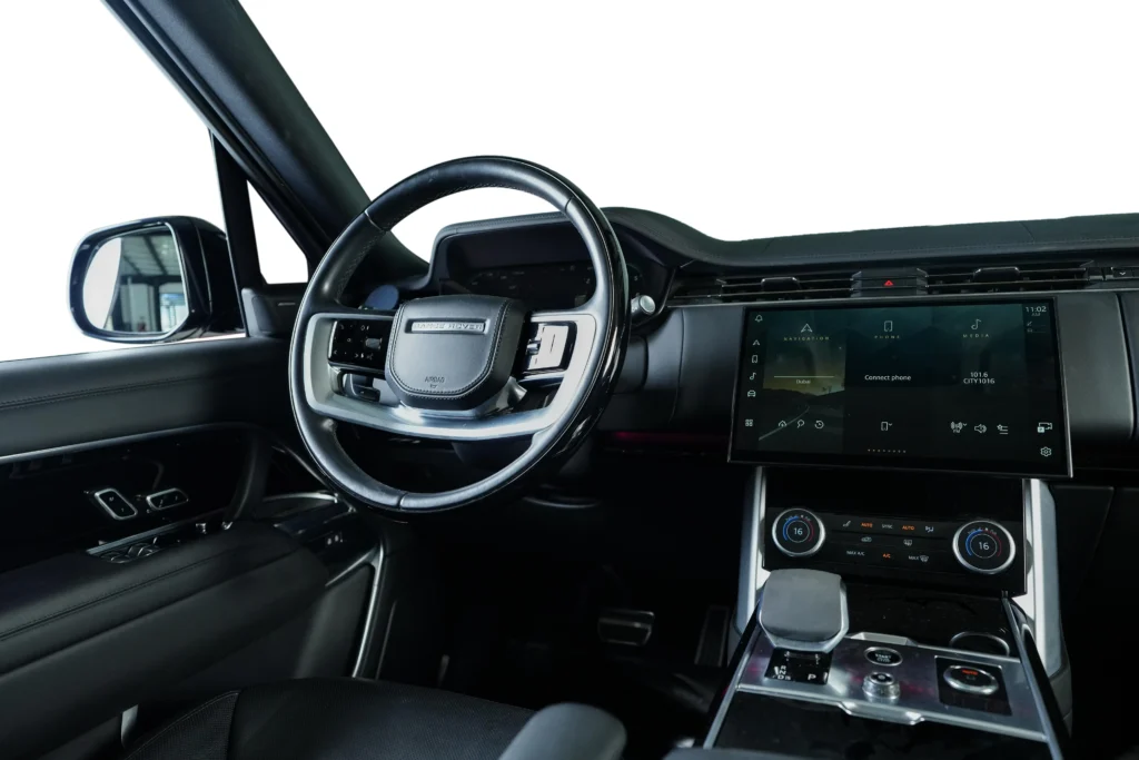 Land Rover Range Rover P400 SE Image