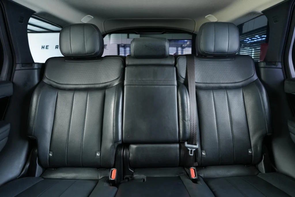 Land Rover Range Rover P400 SE Image