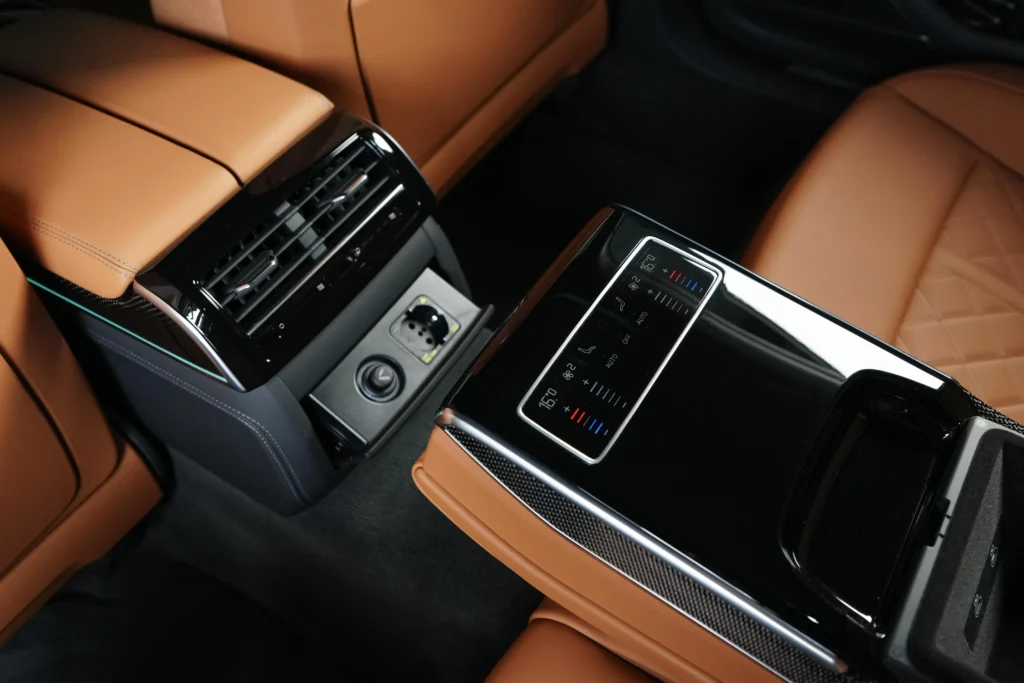 Audi S8 Image