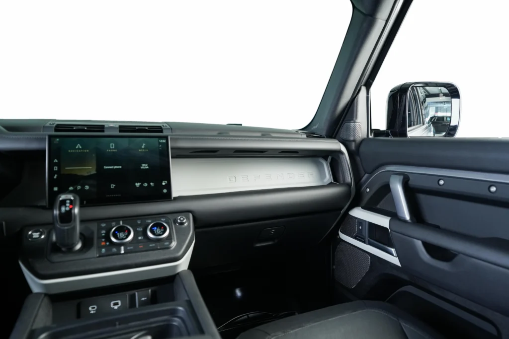 Land Rover Defender 90 X Dynamic Image