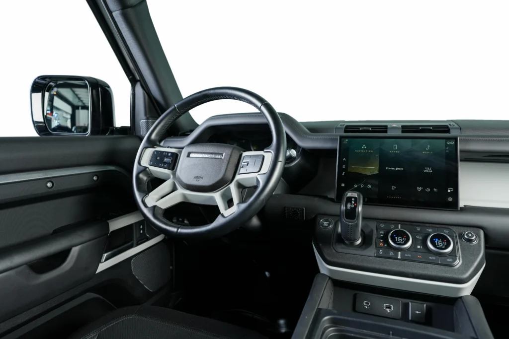 Land Rover Defender 90 X Dynamic Image
