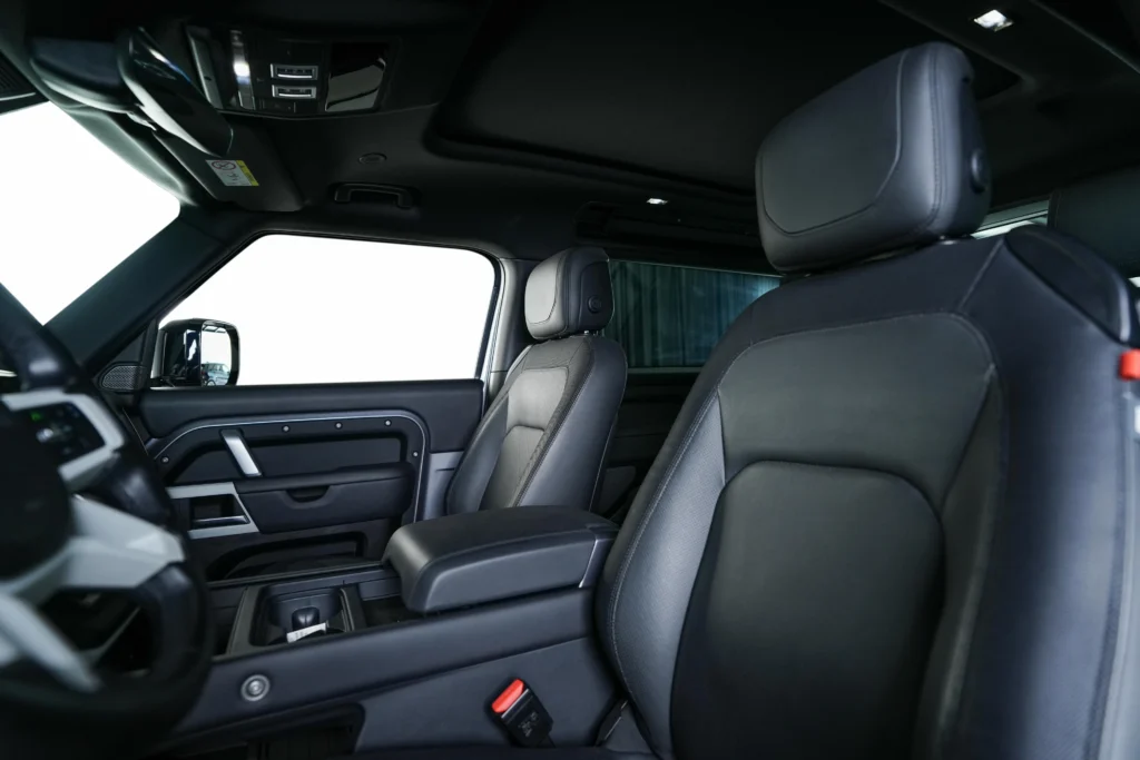 Land Rover Defender 90 X Dynamic Image