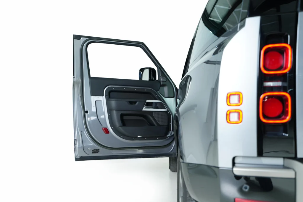 Land Rover Defender 90 X Dynamic Image