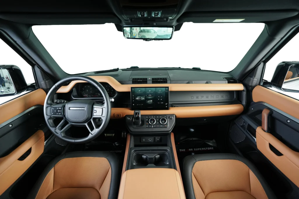 Land Rover Defender 90 P400 X Dynamic Image