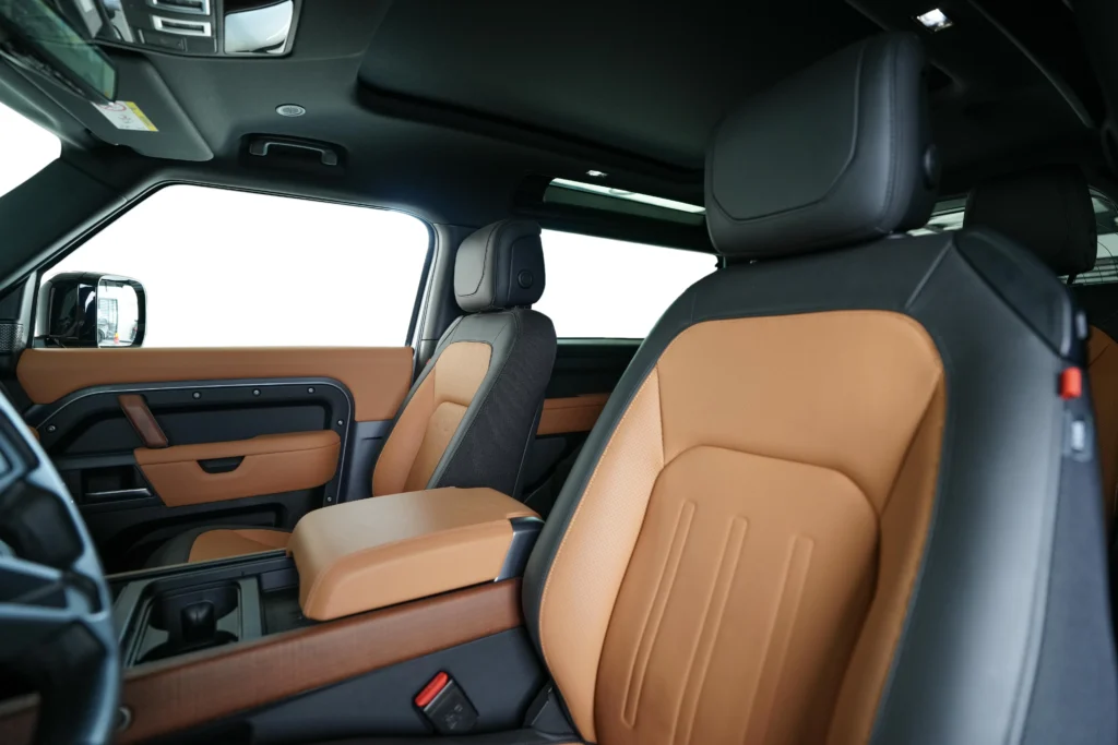 Land Rover Defender 90 P400 X Dynamic Image