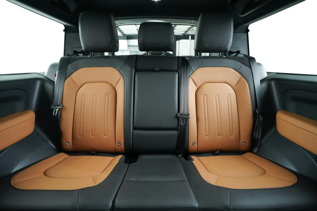 Land Rover Defender 90 P400 X Dynamic Image